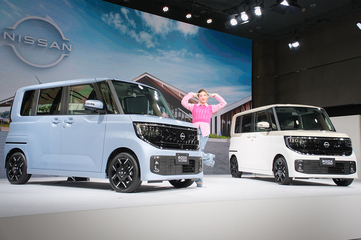 日産新型ルークス発表会では、CMキャラクターの仲里依紗さんが登場。
