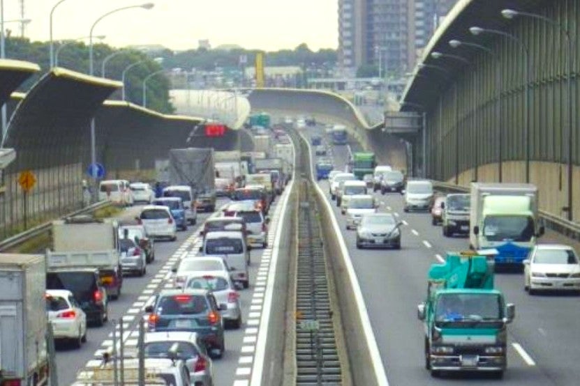 渋滞する京葉道路の様子