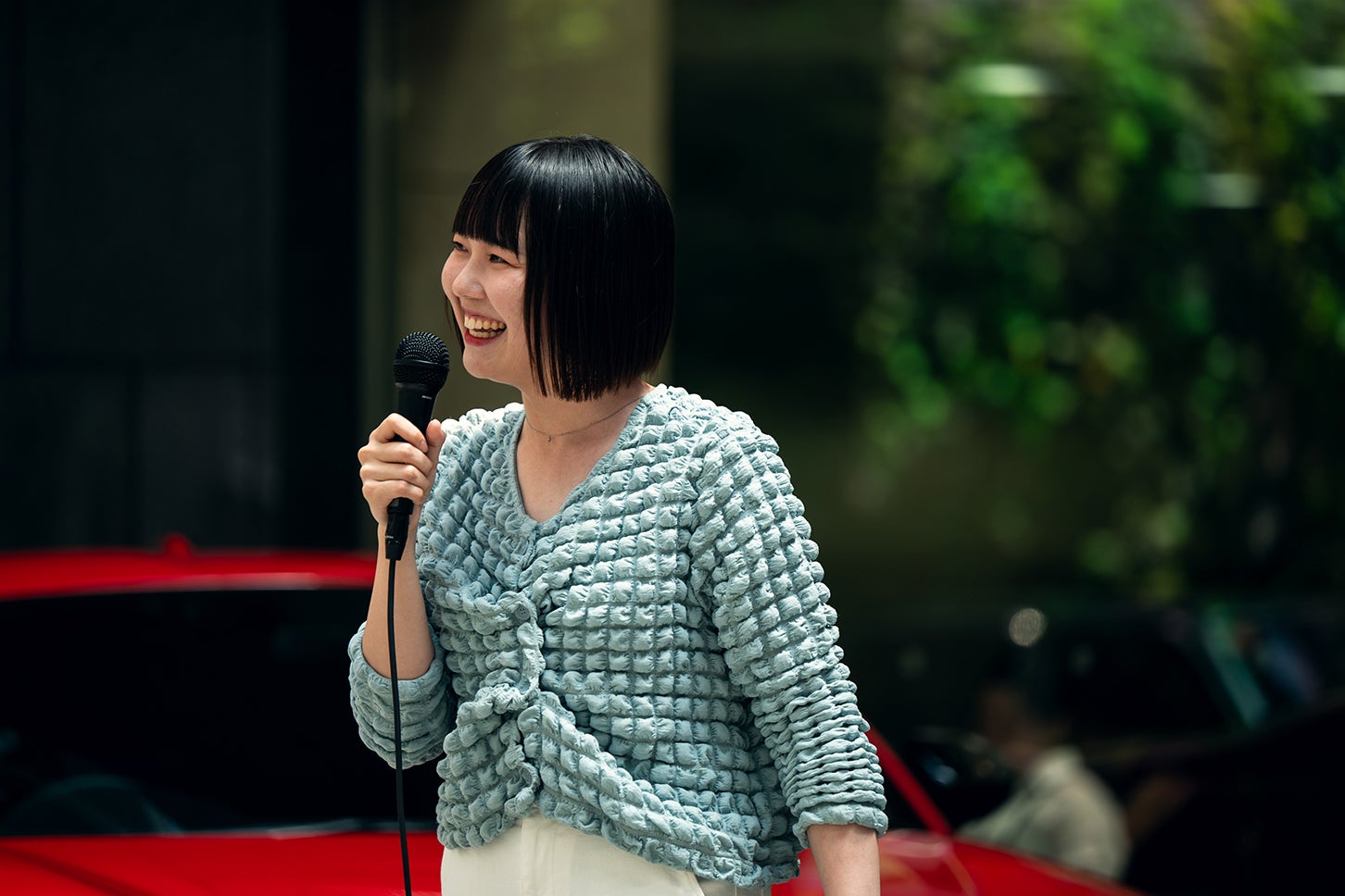 若手モータージャーナリストの瀬イオナ。