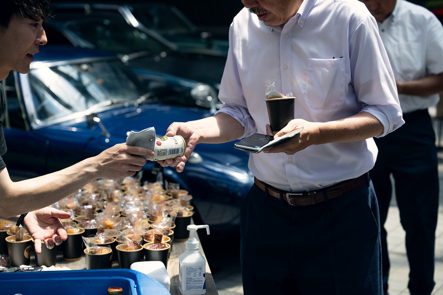 イベント会場ではKURU KRUAのInstagramをフォローしてくれた先着100名様に、コーヒーと軽食、オリジナルステッカーが振る舞われました。