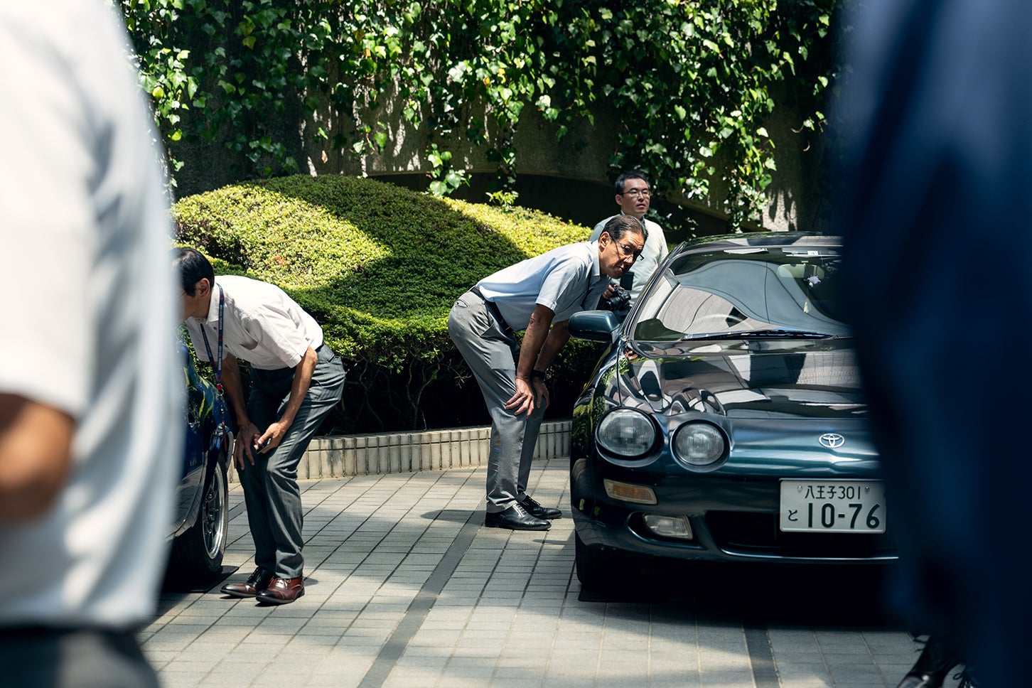 日本自動車会館に集った新旧トヨタ車4台にみなさん興味津々！