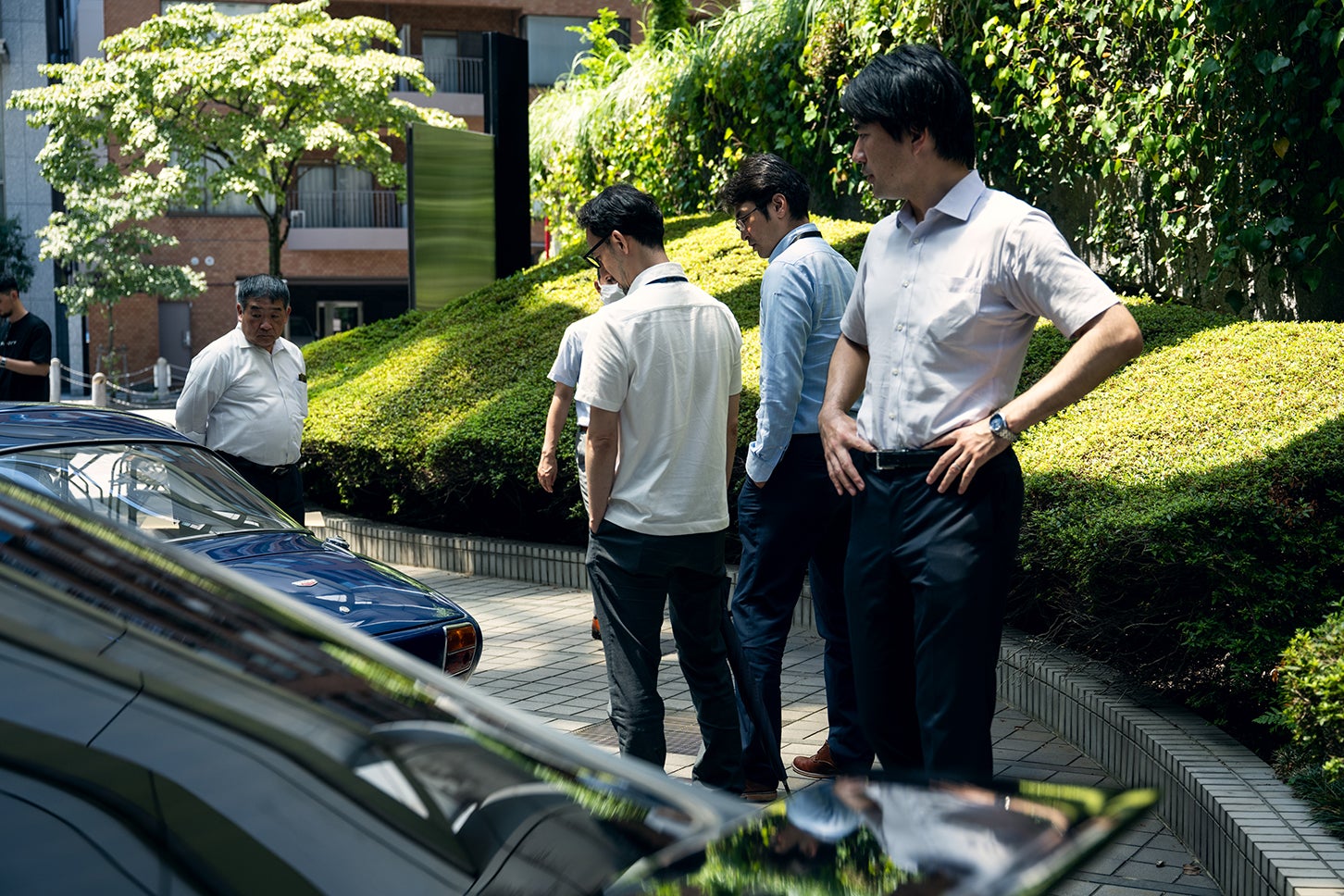 日本自動車会館に集った新旧トヨタ車4台にみなさん興味津々！