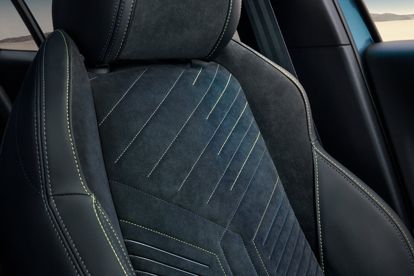 プジョー2008 GTハイブリッド｜Peugeot 2008 GT Hybrid