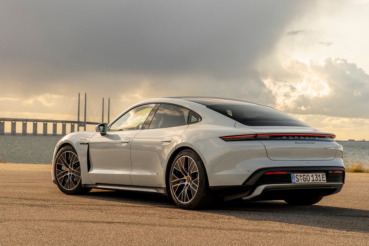 ポルシェ・タイカン ターボ｜Porsche Taycan Turbo