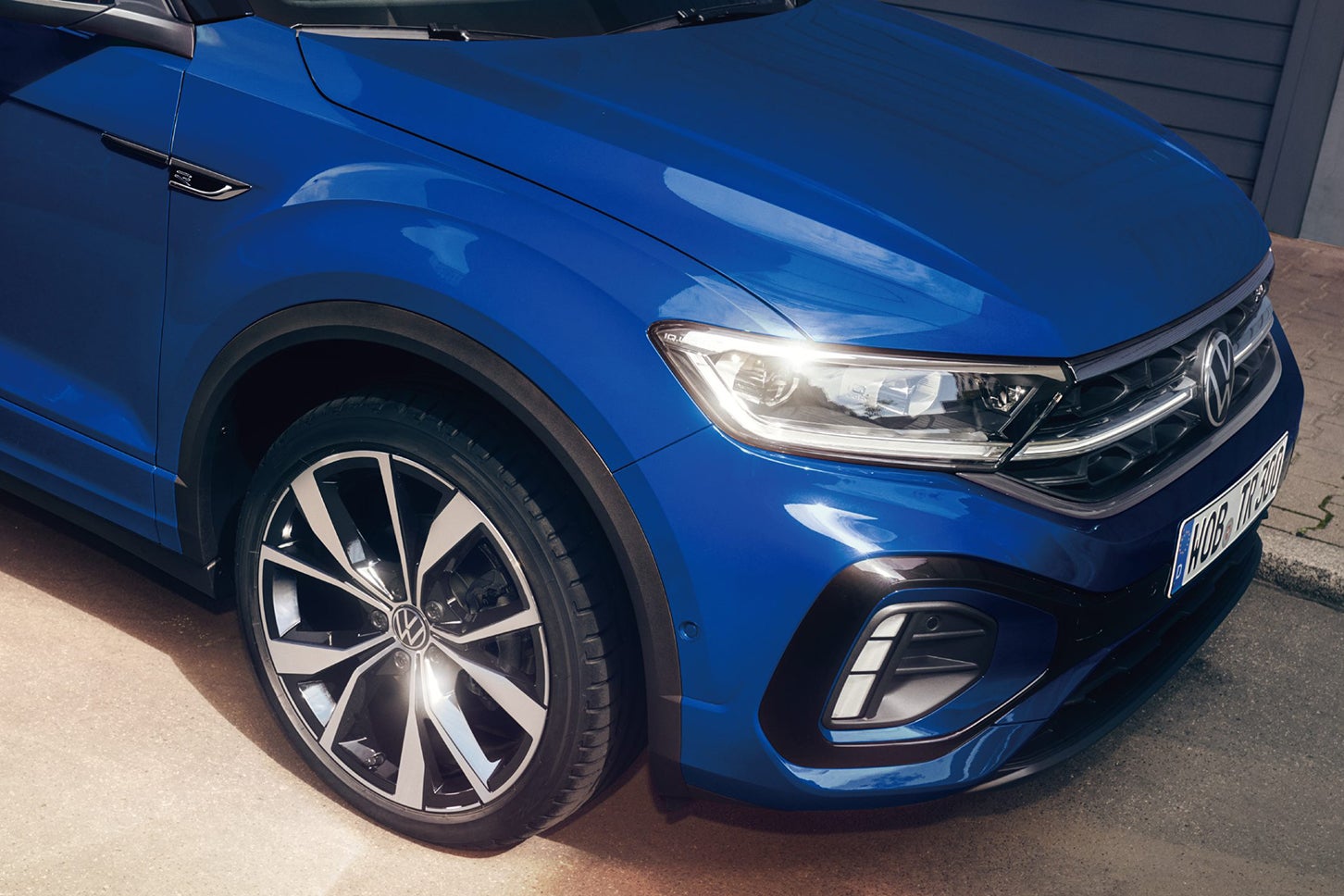フォルクスワーゲンT-ロック TDI 4モーションRライン マイスターヴェルク｜Volkswagen T-Roc TDI 4MOTION R-Line Meisterwerk