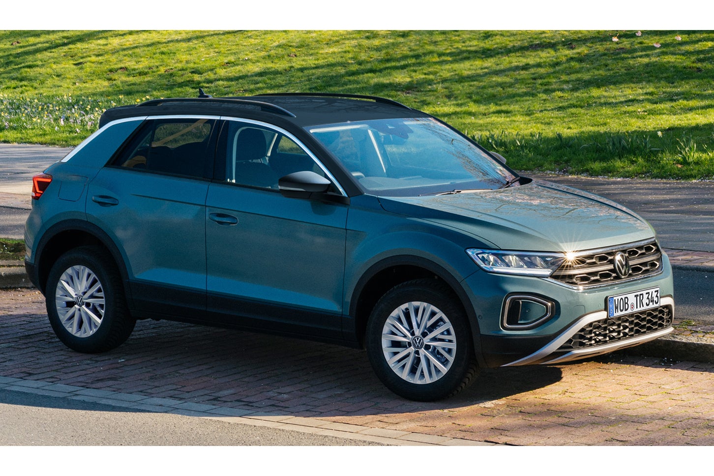 フォルクスワーゲンT-ロック TSIアクティブ マイスターヴェルク｜Volkswagen T-Roc TSI Active Meisterwerk
