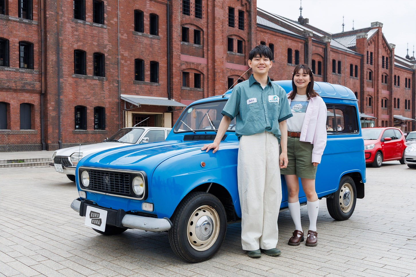 ルノー 4 F4 フルゴネットと、オーナーの河西さん（写真左）。