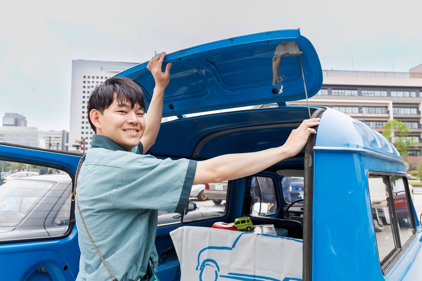 愛車の好きなところを聞いてみると、リア半分の“箱”っぽい形状と、リアゲートの上部が開く「ジラフォン」という装備がお気に入りとのことでした。