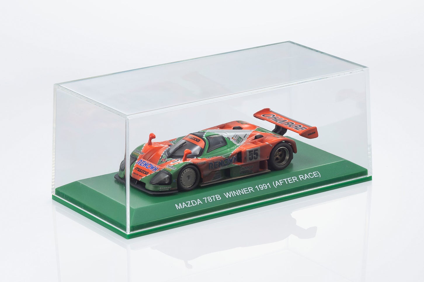 「MAZDA 787B AFTER RACE」のミニカーと専用ディスプレイ台座
