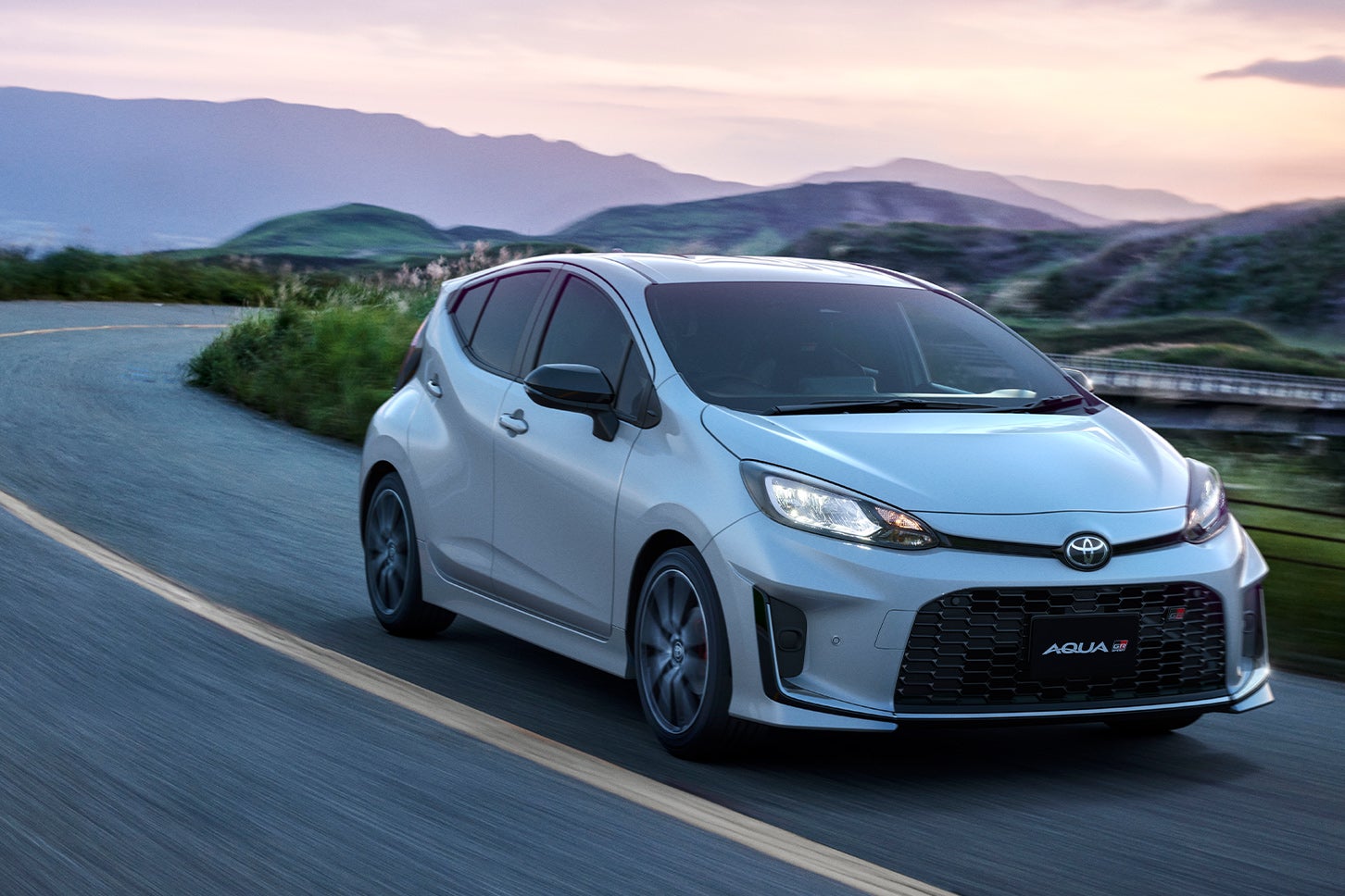 トヨタ アクア GRスポーツ｜Toyota Aqua GR SPORT