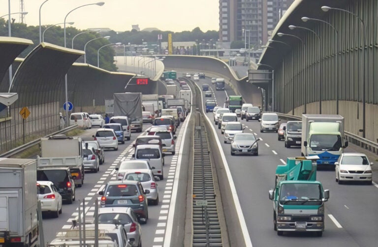 渋滞する京葉道路の様子。