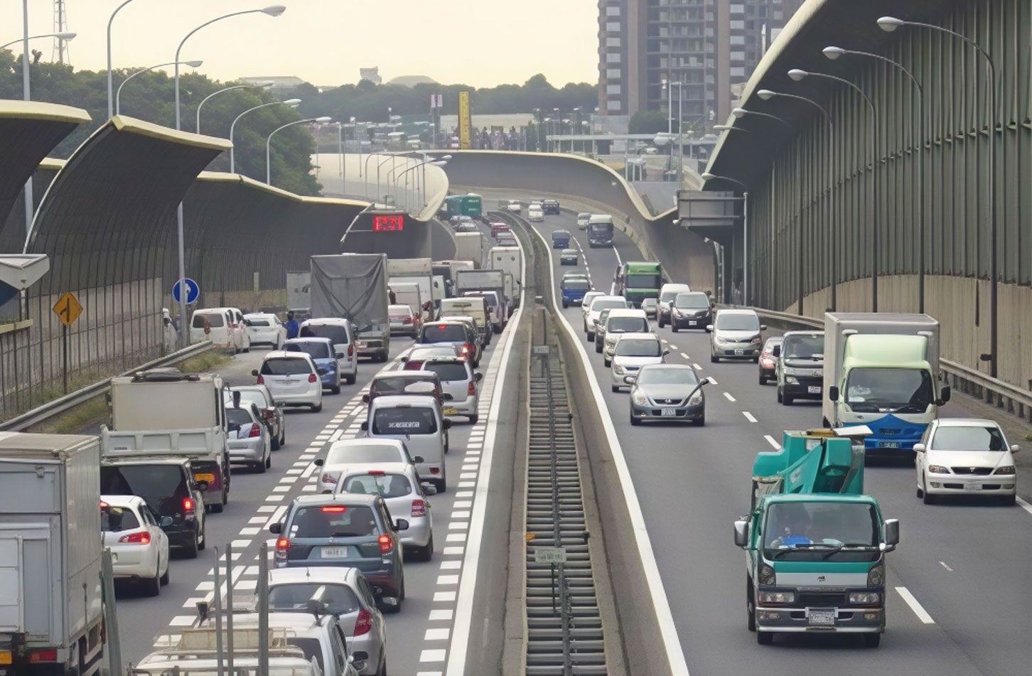 渋滞する京葉道路の様子。