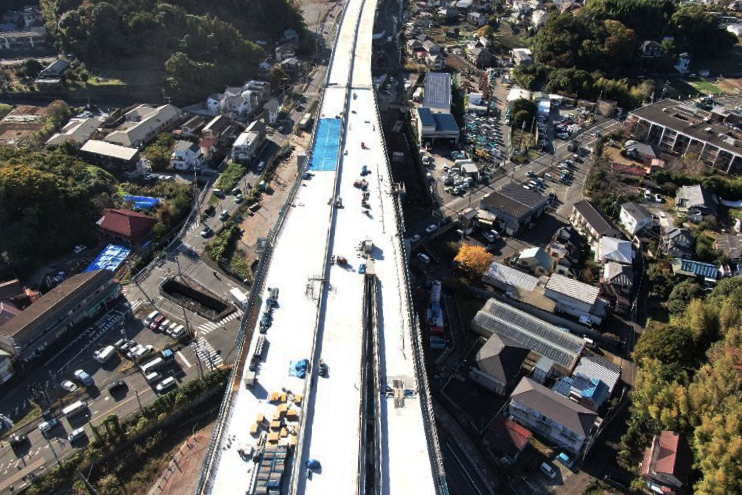 横浜藤沢線 田谷小雀地区と「栄IC・JCT（仮称）」の工事状況。