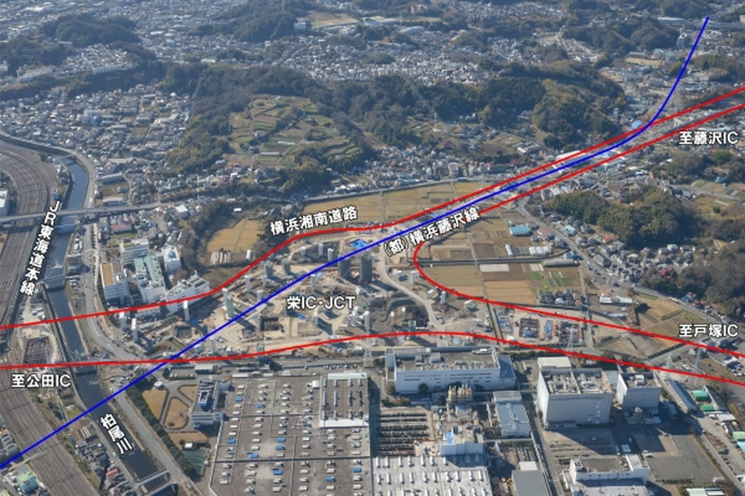 横浜環状南線 栄IC・JCT橋梁工事の様子。2019年1月撮影。