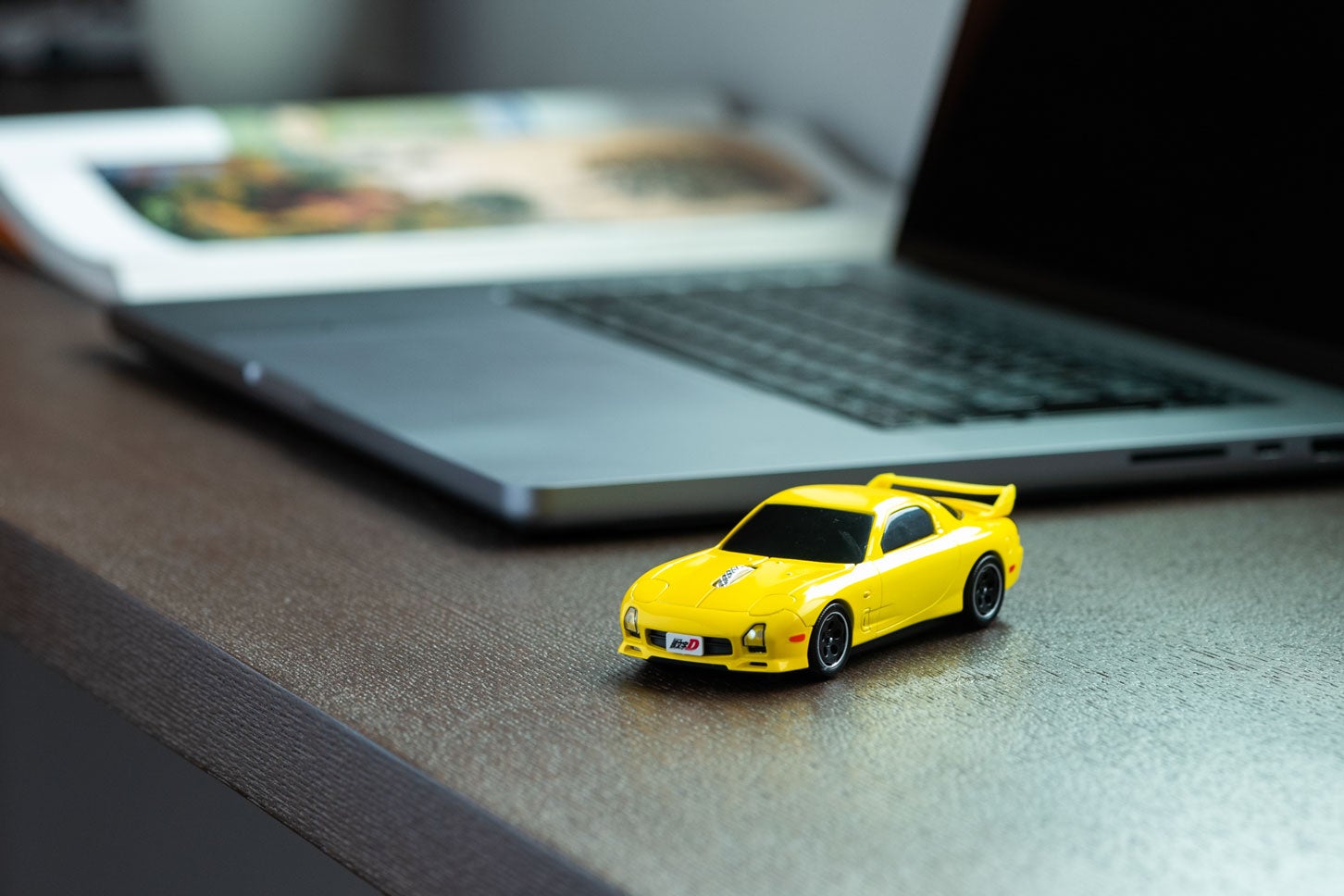 「マツダ RX-7（FD3S型）」をモチーフにした無線マウス。