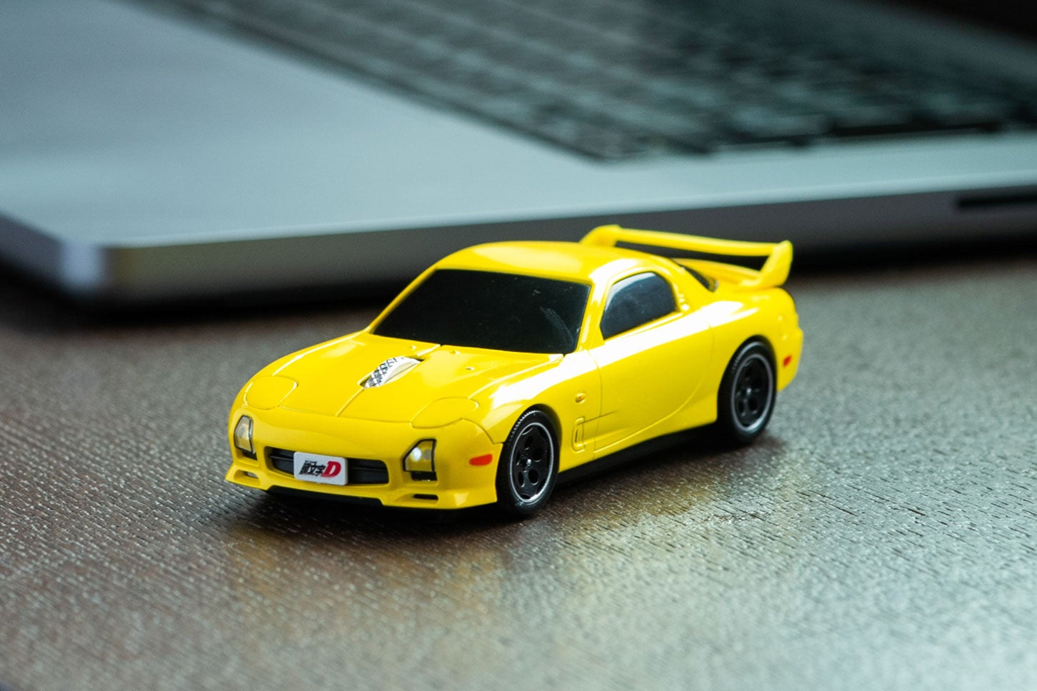 「マツダ RX-7（FD3S型）」をモチーフにした無線マウス。