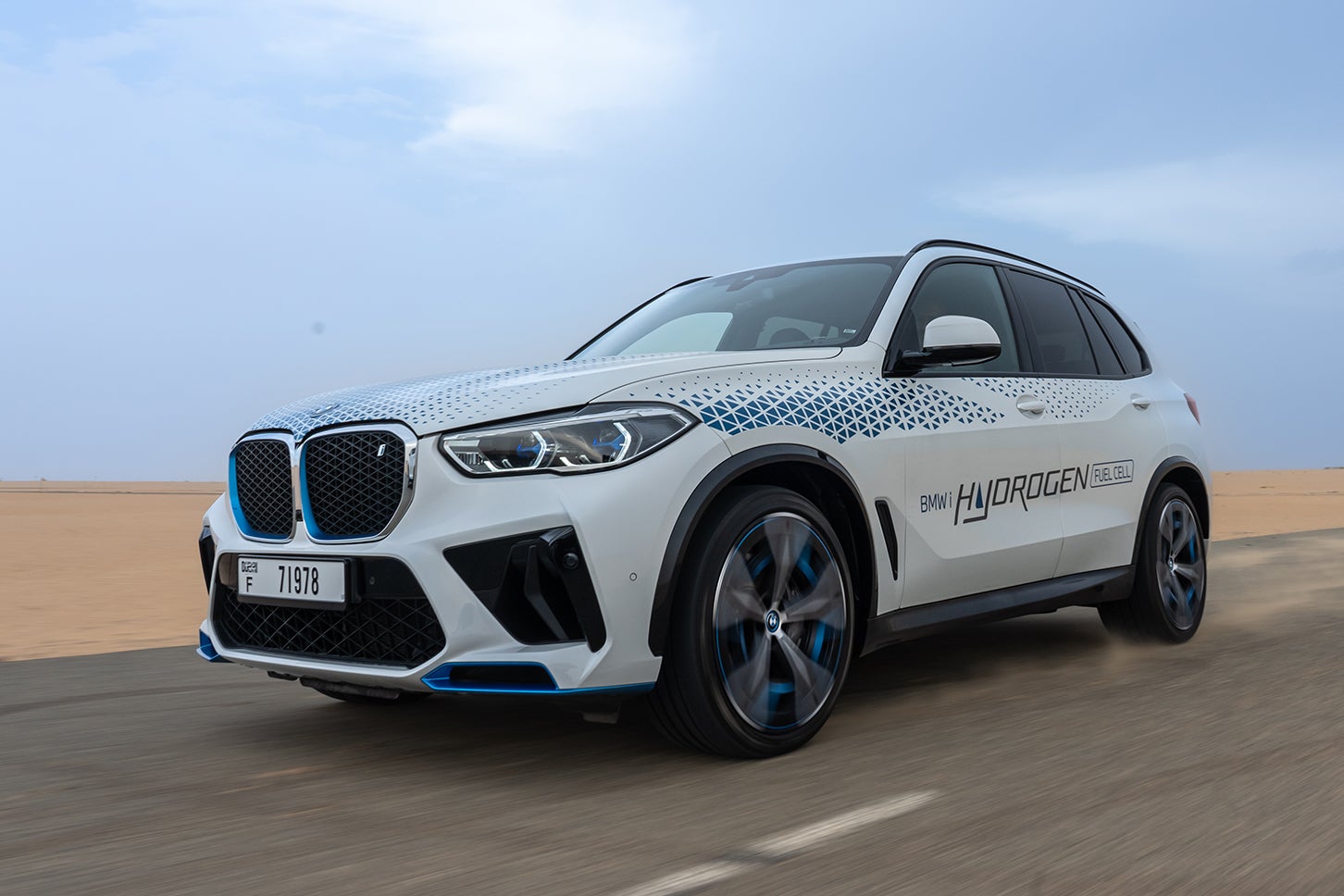 BMW iX5水素燃料電池車・実証実験車両｜BMW iX5 Hydrogen pilot fleet