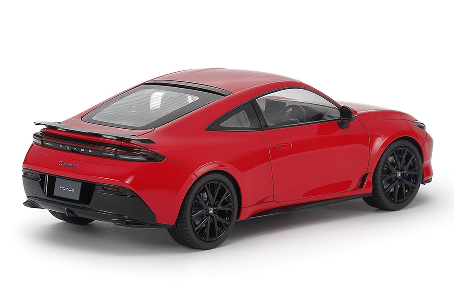 大空を舞うグライダーを意識したスタイルをリアルにモデル化。