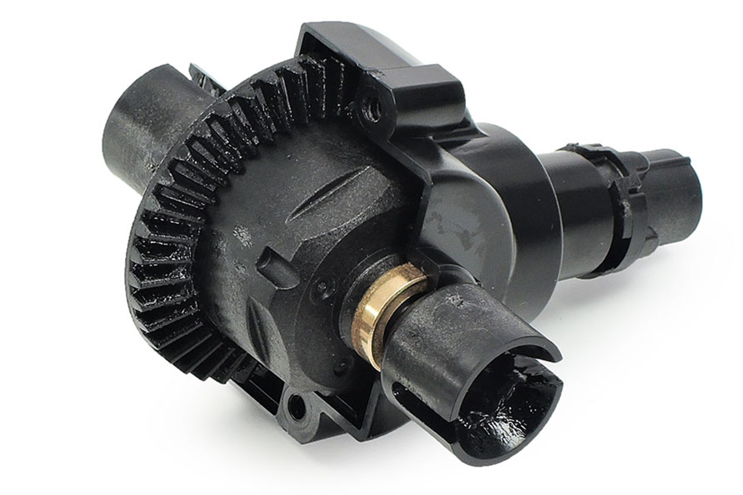 デフギヤはTT-02シャーシと同じ樹脂製4ベベルタイプ。別売のTT-02用ボールデフやオイル封入式ギヤデフが使用可能。