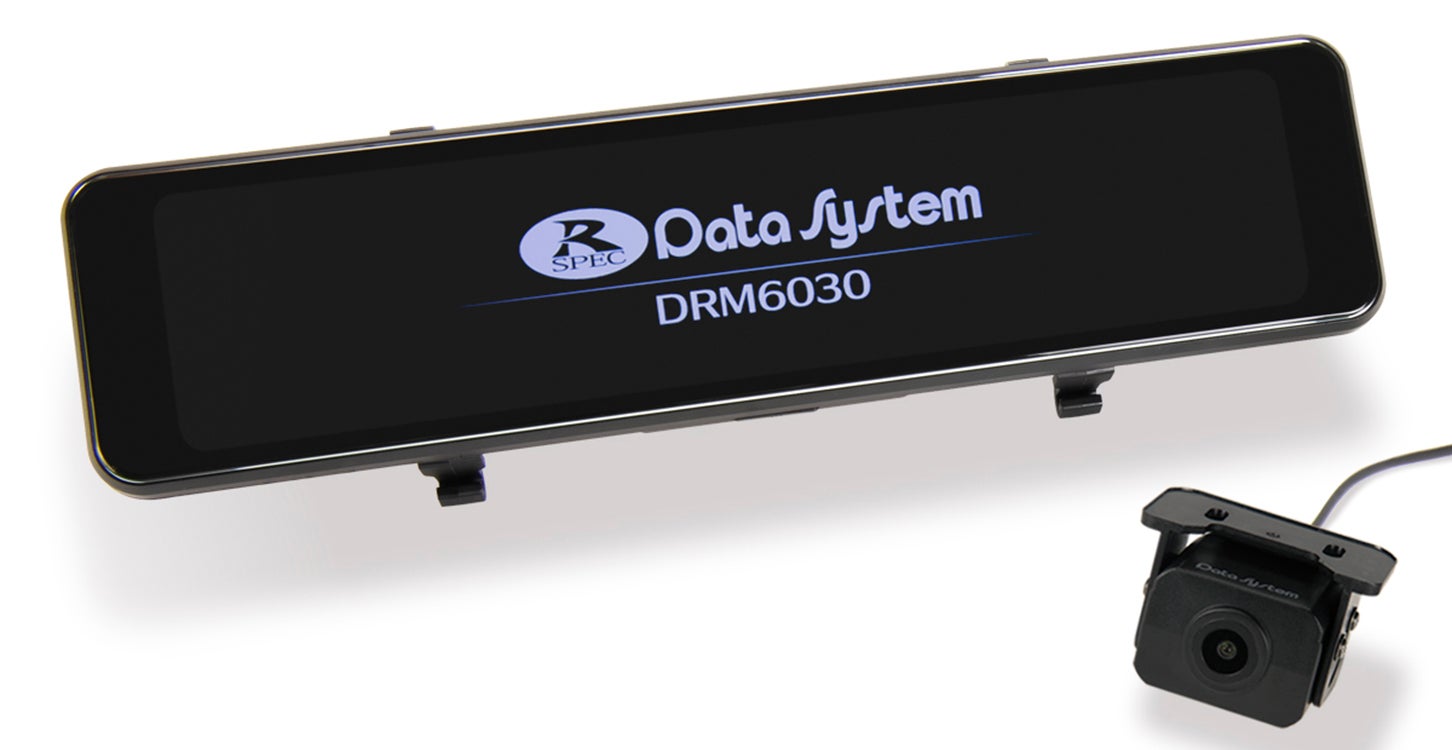 後付け簡単！ データシステムのデジタルルームミラー「DRM6030」を、動車ライターの嶋田智之さんと深山幸代さんが紹介します！