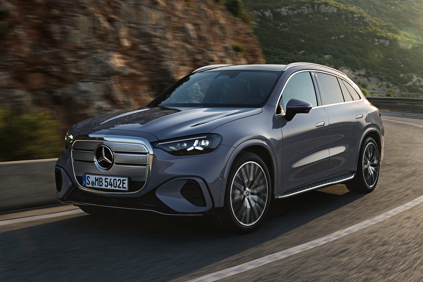 メルセデス・ベンツGLC 400 4マチック ウィズEQテクノロジー｜Mercedes-Benz GLC 400 4MATIC with EQ Technology