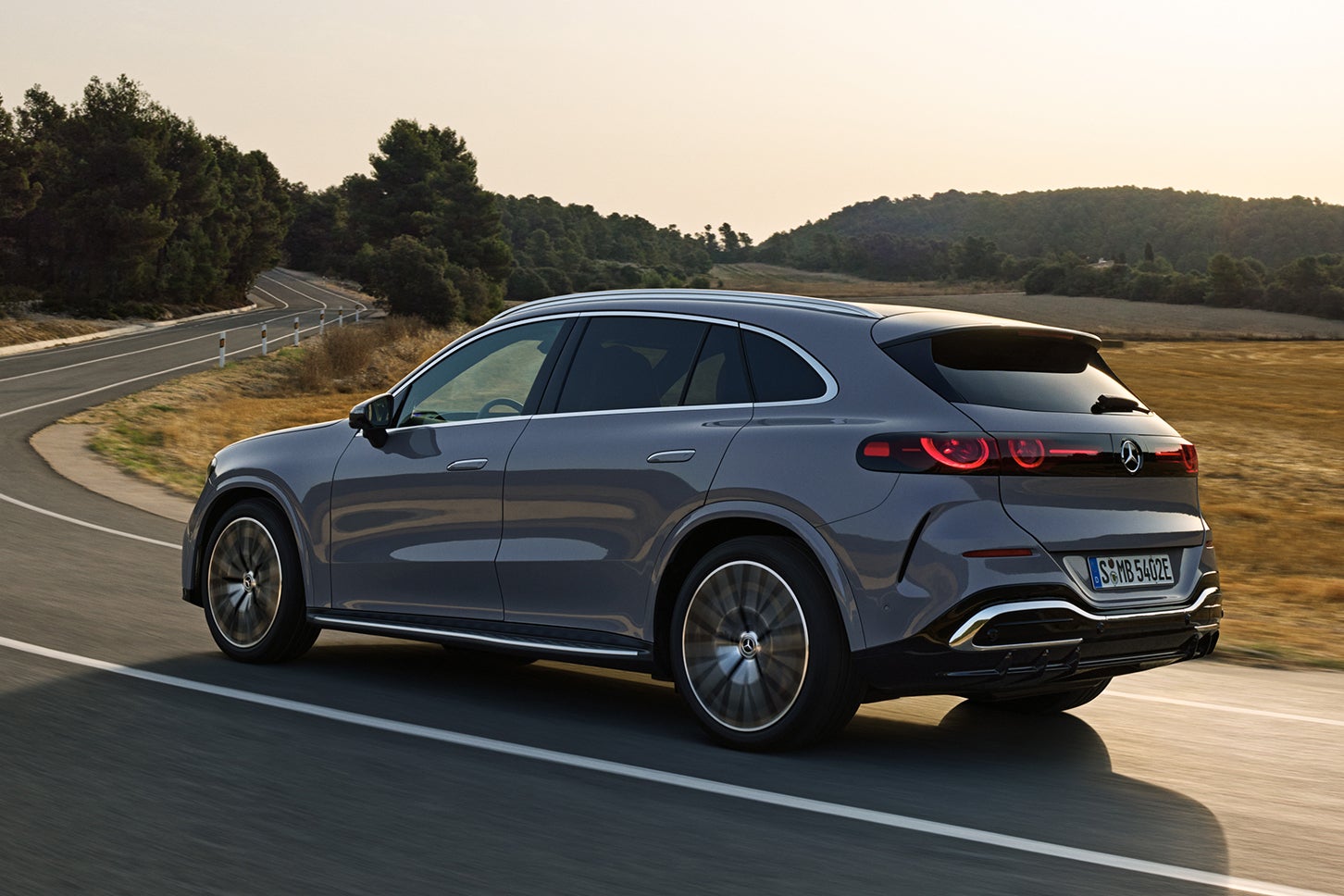 メルセデス・ベンツGLC 400 4マチック ウィズEQテクノロジー｜Mercedes-Benz GLC 400 4MATIC with EQ Technology