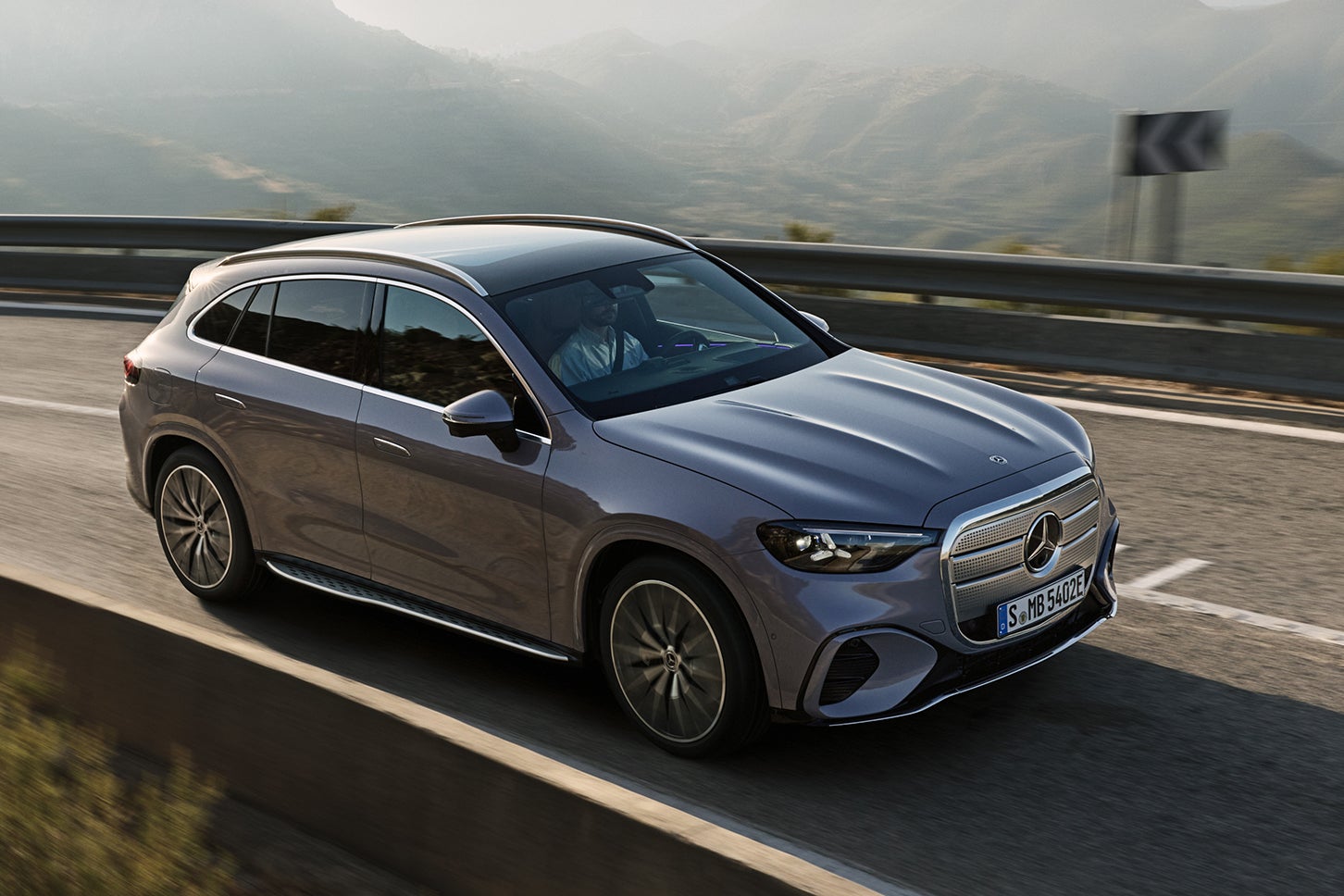 メルセデス・ベンツGLC 400 4マチック ウィズEQテクノロジー|Mercedes-Benz GLC 400 4MATIC with EQ Technology