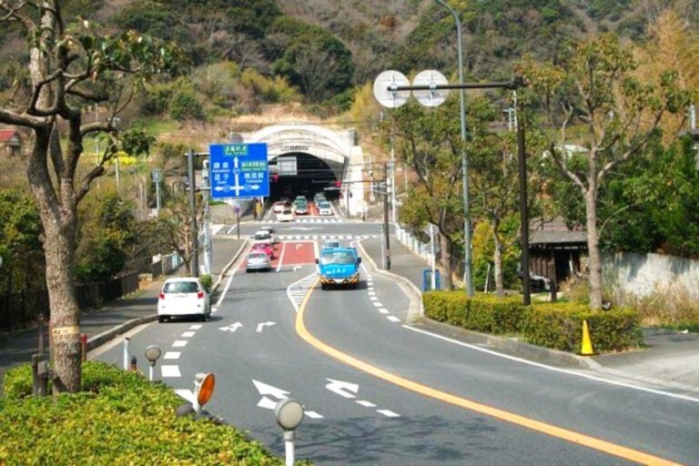 2004年に開通した三浦半島中央トンネル。