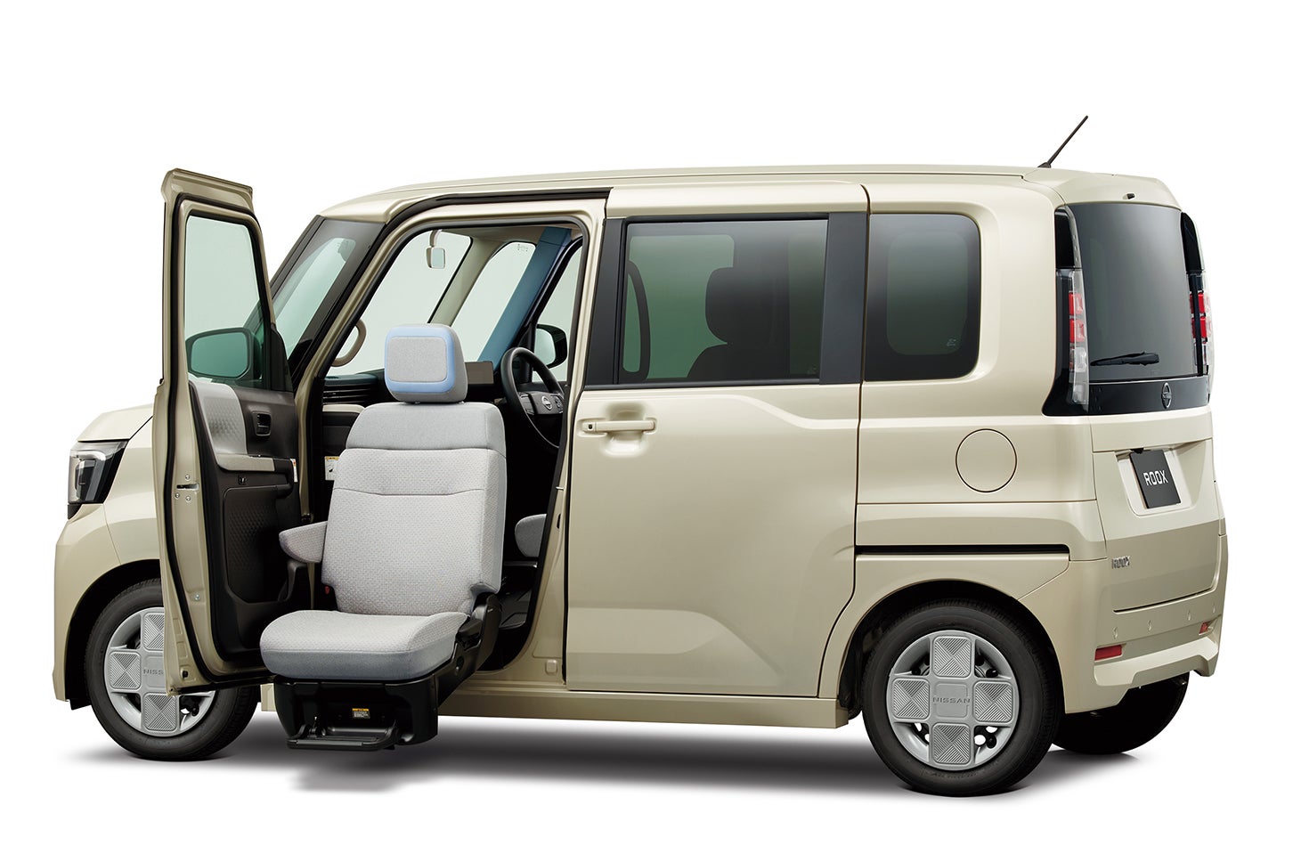 日産ルークス「助手席スライドアップシート」