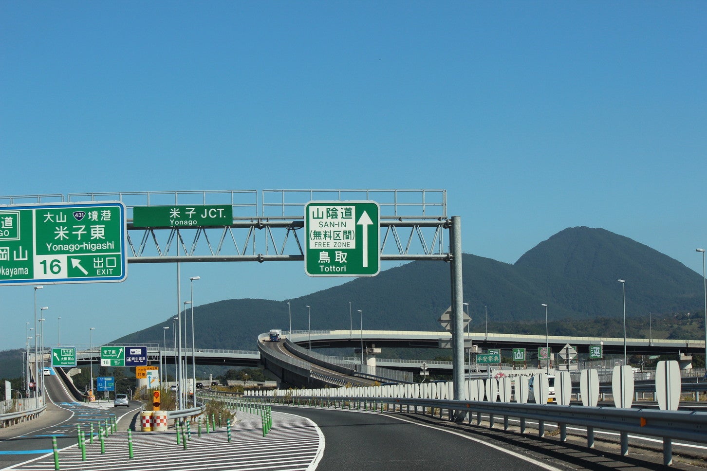 中国横断道 米子JCT付近の様子。(c)kenken – stock.adobe.com