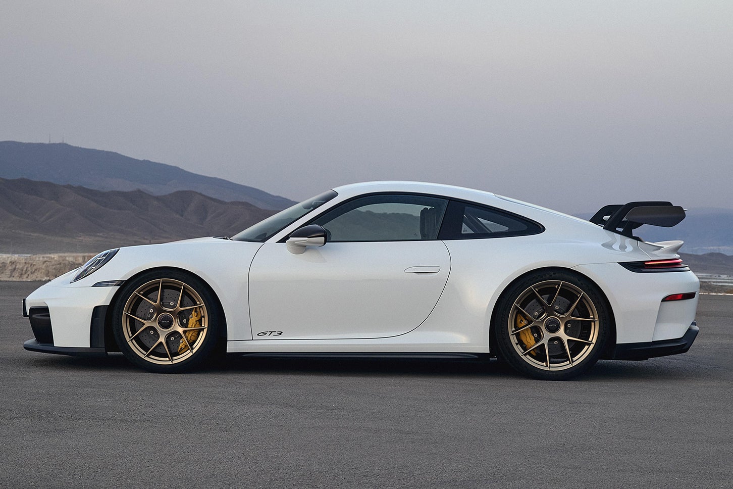 ポルシェ911 GT3（992.2型）｜Porsche 911 GT3（type 992.2）※写真はオプションの「ヴァイザッハ パッケージ」装着車