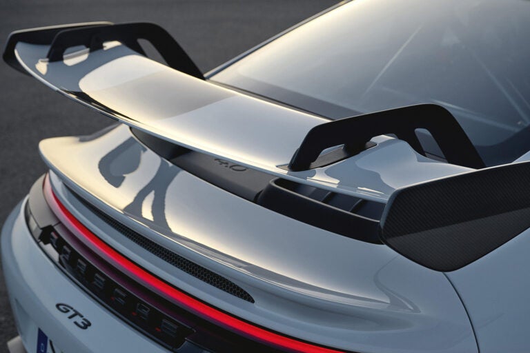 ポルシェ911 GT3（992.2型）｜Porsche 911 GT3（type 992.2）※写真はオプションの「ヴァイザッハ パッケージ」装着車