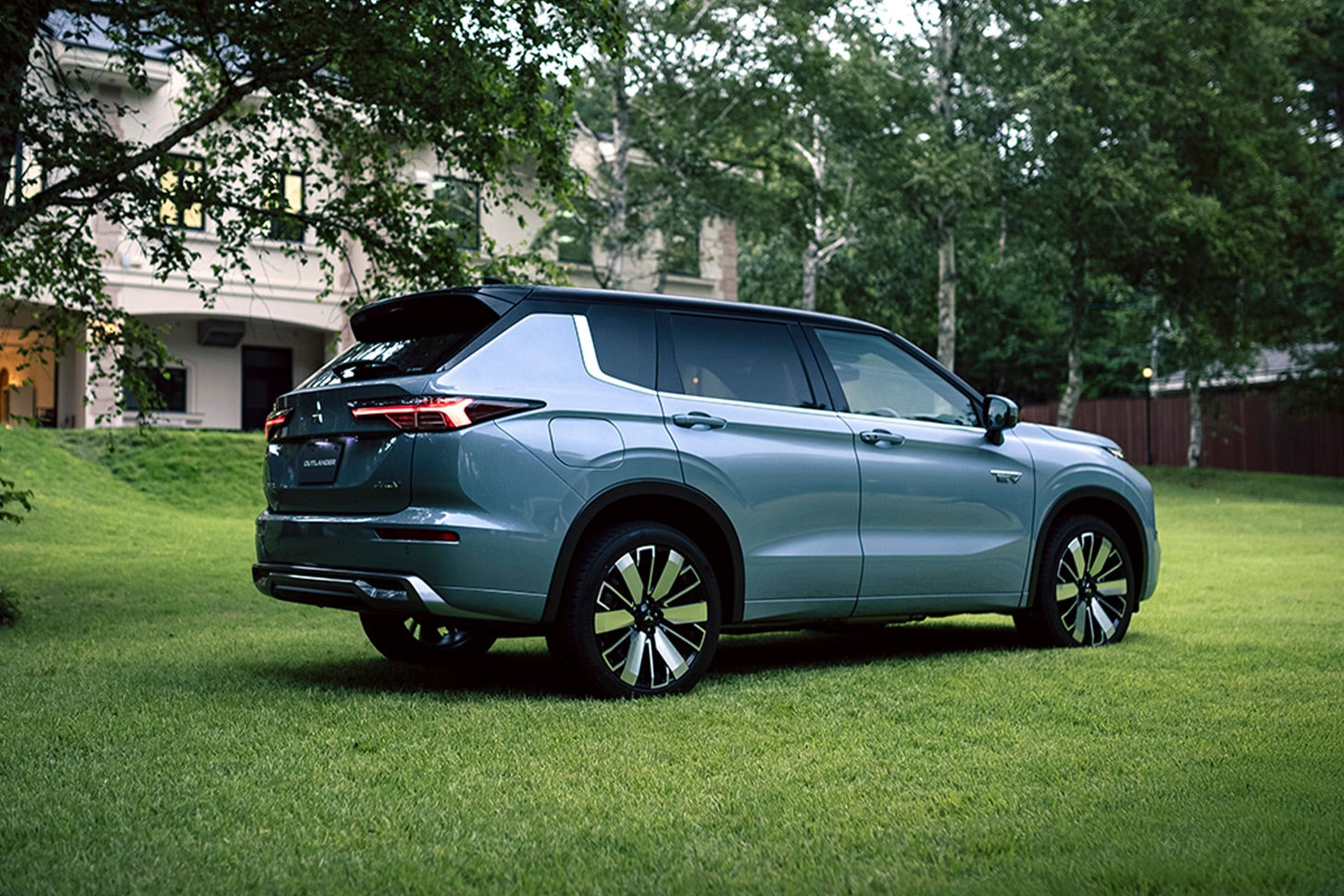 三菱 アウトランダー PHEV｜Mitsubishi Outlander PHEV