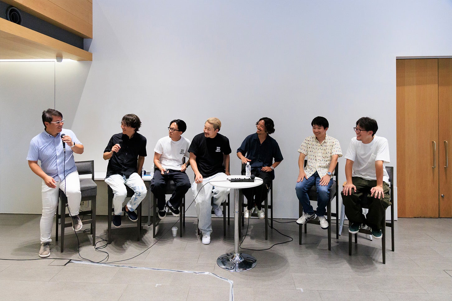 登壇者は左から山本シンヤさん、河西啓介さん、tokyo basic car clubの南部翔也さん、栗原勘之さん、YOKOHAMA Car Sessionの後藤和樹さん、甲野大輔さん、本田浩隆さんです。