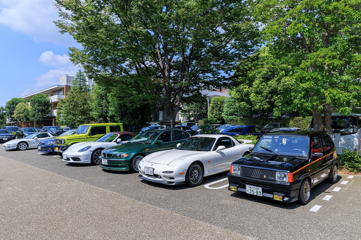普段のモニクルは何かしらテーマに沿ったクルマが集まるそうですが、今回のイベントは「クルマについて話したい」人なら誰でも参加OK！ バラエティ豊かなクルマが集まりました。