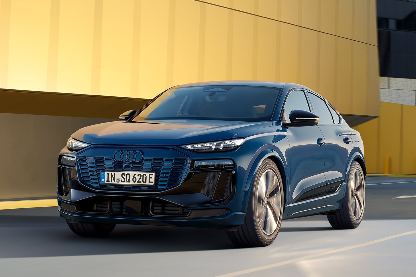 アウディSQ6スポーツバックe-tron｜Audi Q6 Sportback e-tron