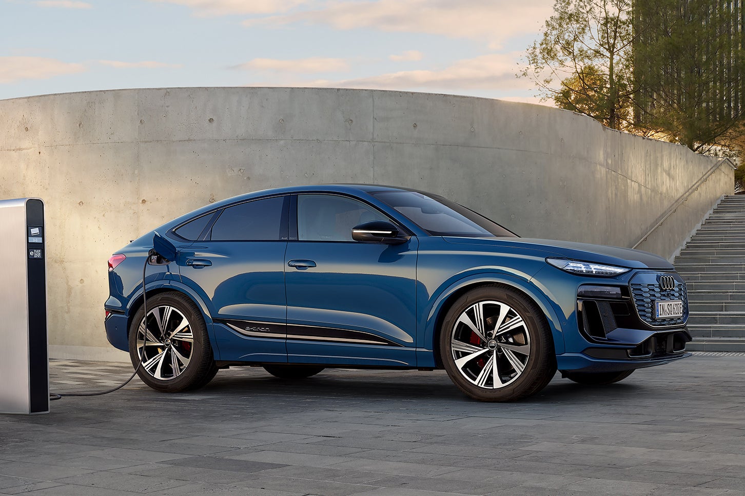 アウディSQ6スポーツバックe-tron｜Audi Q6 Sportback e-tron