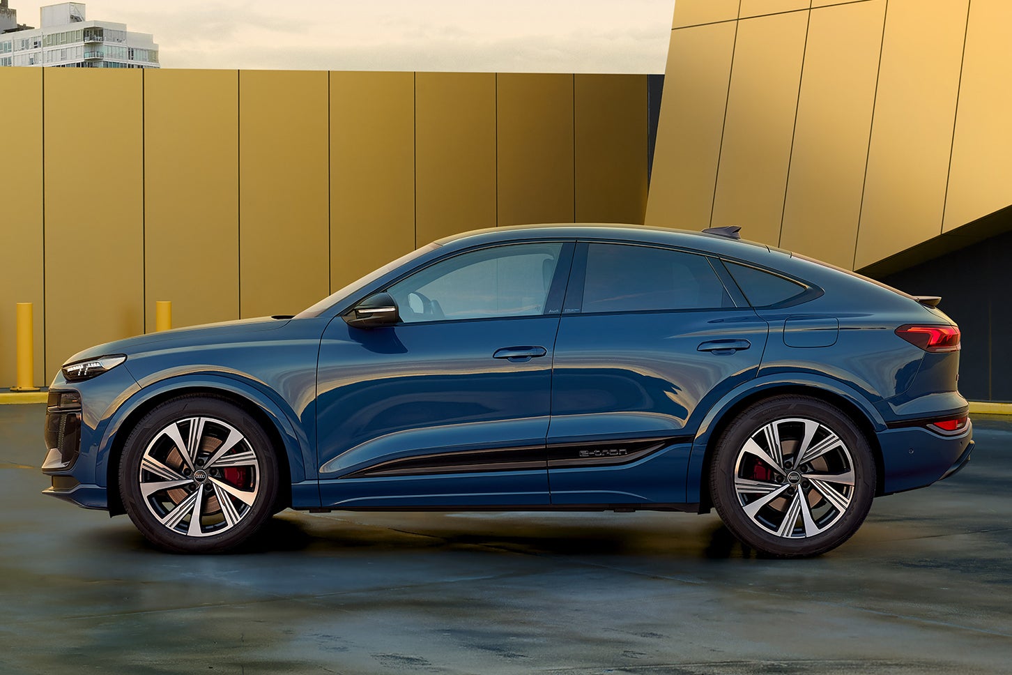 アウディSQ6スポーツバックe-tron｜Audi Q6 Sportback e-tron