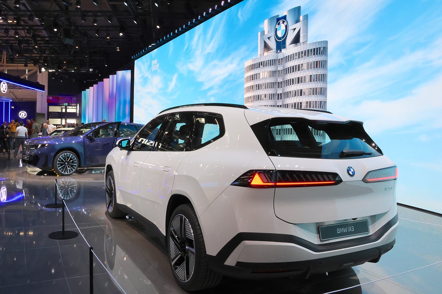 BMW iX3。日本への導入は、2026年夏以降が予定されている。