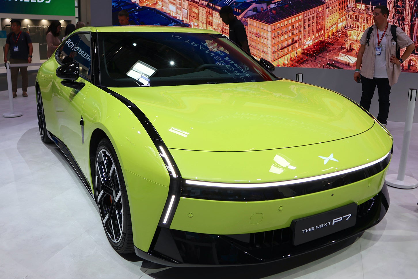 中国シャオペン(小鵬)が欧州プレミアした新型「P7」。同社はすでにフォルクスワーゲンと戦略的パートナーシップに調印しており、近い将来ミュンヘンに研究開発拠点をオープンする。