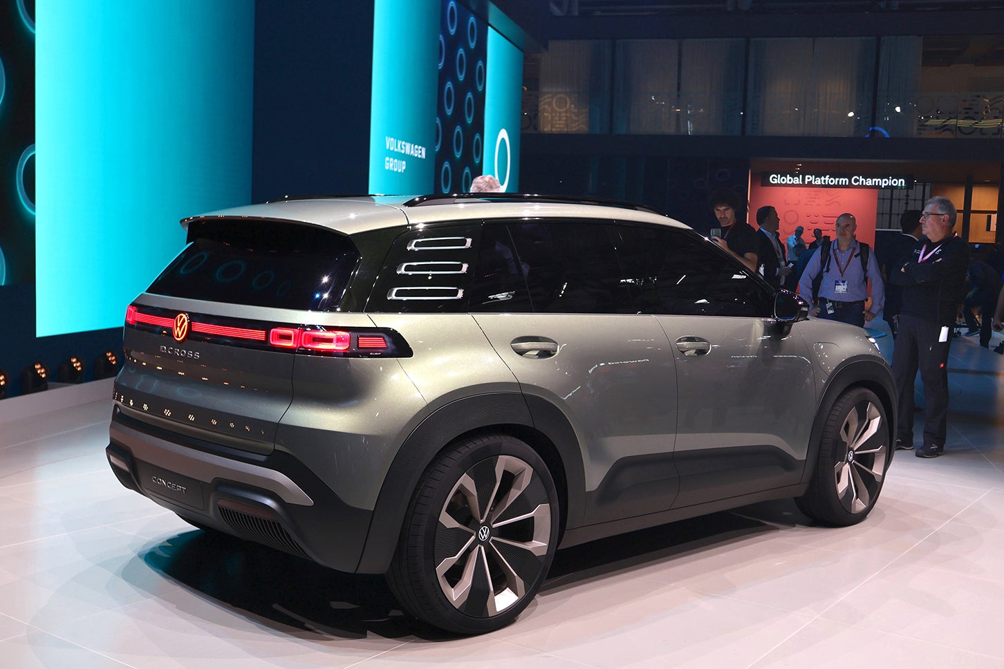 VW ID.クロス・コンセプト。ブランドの新デザイン・ランゲージ「ピュア・ポジティヴ」に基づいたものという。