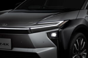 トヨタbZ4X｜LEDヘッドランプ（オートレベリング機能付）＋LEDクリアランスランプ（LEDデイライト機能付）＋LEDフロントターンランプ＋ヘッドランプクリーナー