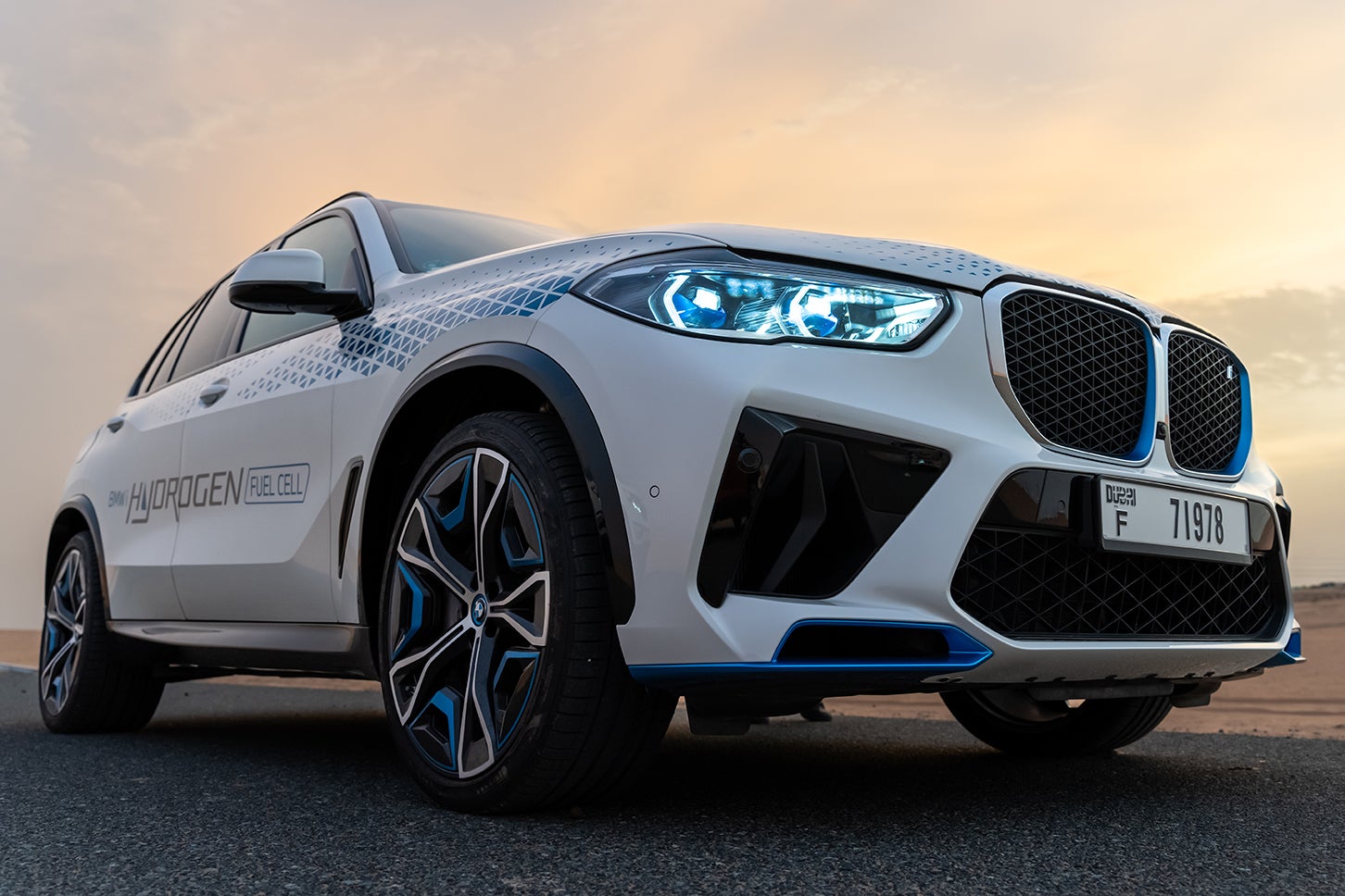 BMW iX5ハイドロジェン｜BMW iX5 Hydrogen