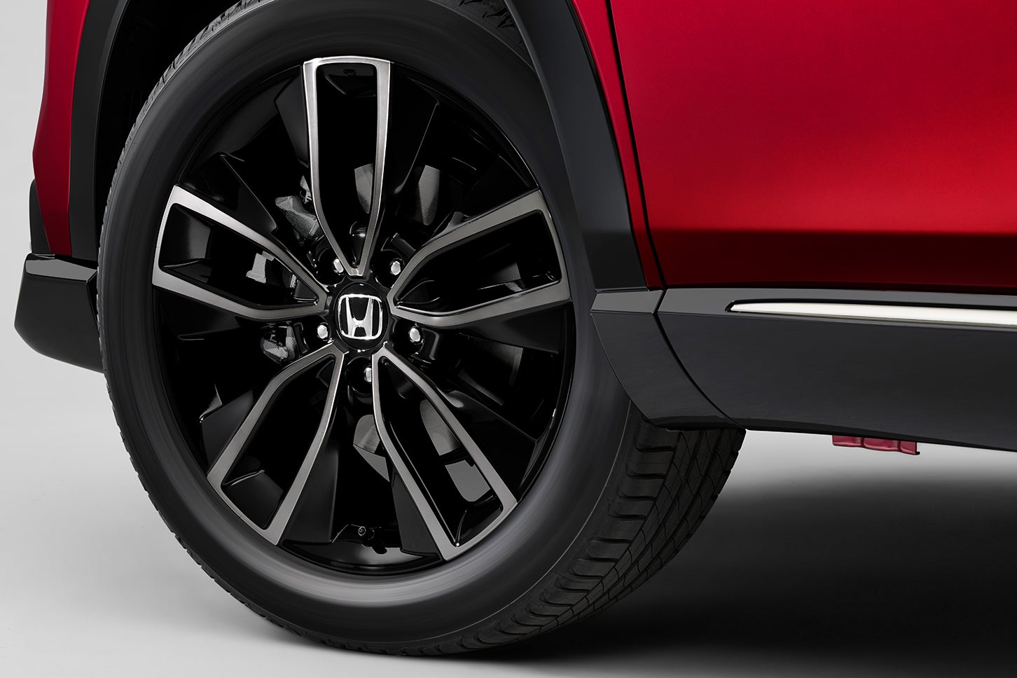 ホンダ・ヴェゼルe:HEV RS｜専用18インチアルミホイール（ベルリナブラック＋ダーク切削クリア）