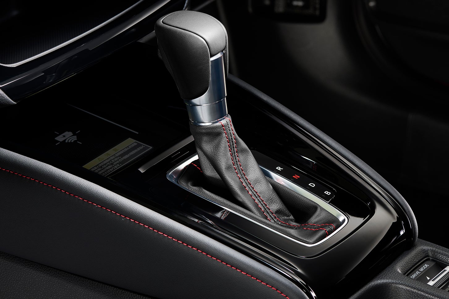 ホンダ・ヴェゼルe:HEV RS｜本革巻セレクトレバー、シフトブーツ　（レッドステッチ）