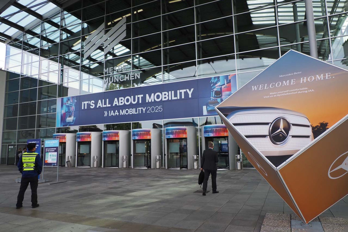 ミュンヘン・モーターショーの見本市会場となった「サミット」が開かれたミュンヘン・メッセ。ここでの入場は有料となっていた
