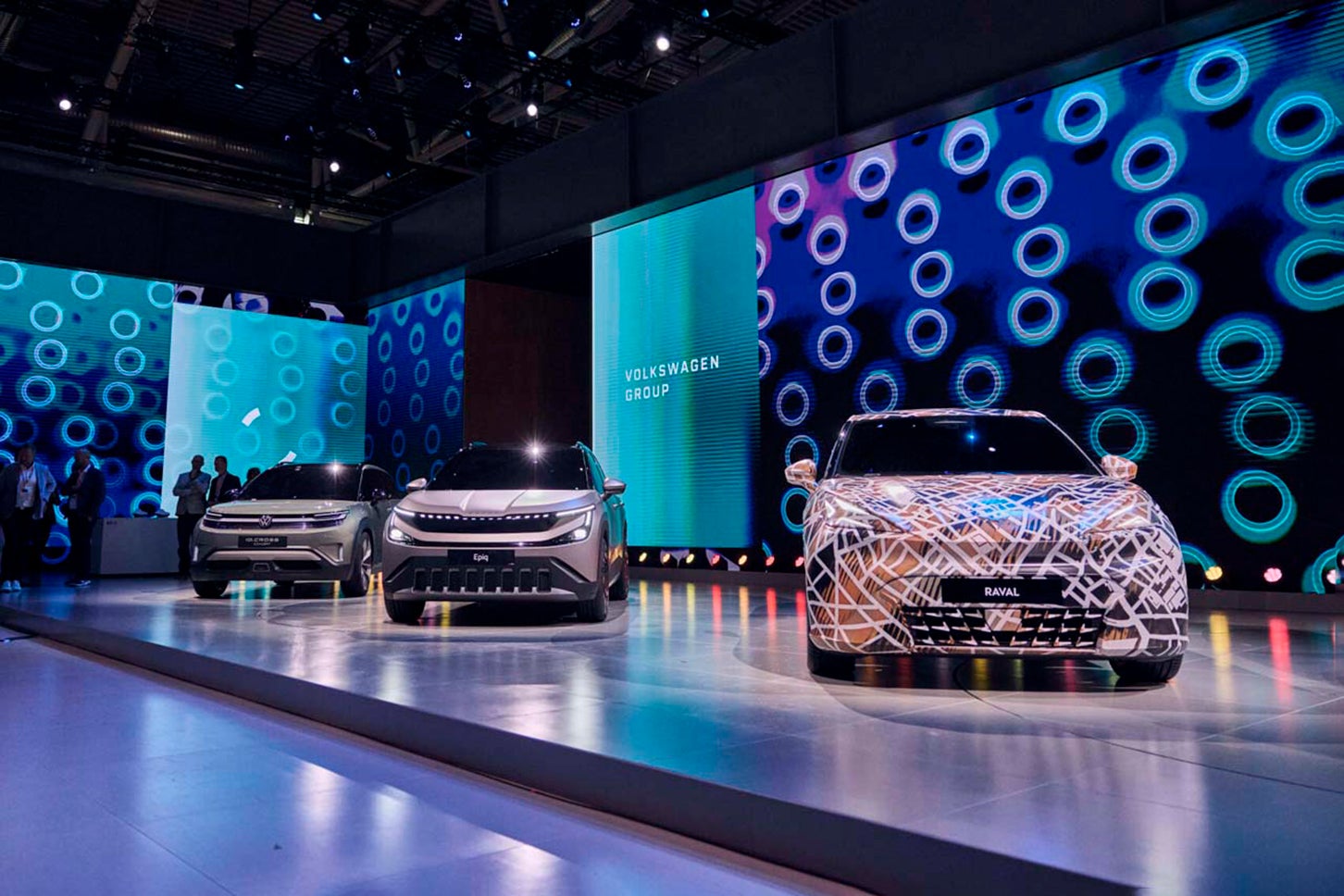 VWグループは、フォルクスワーゲンが「ID.CROSS」を、シュコダが「Epoq」を、クプラが「RAVAL」を「エレクトリック・アーバンカー・ファミリー」としてワールドプレミア（写真：IAA）