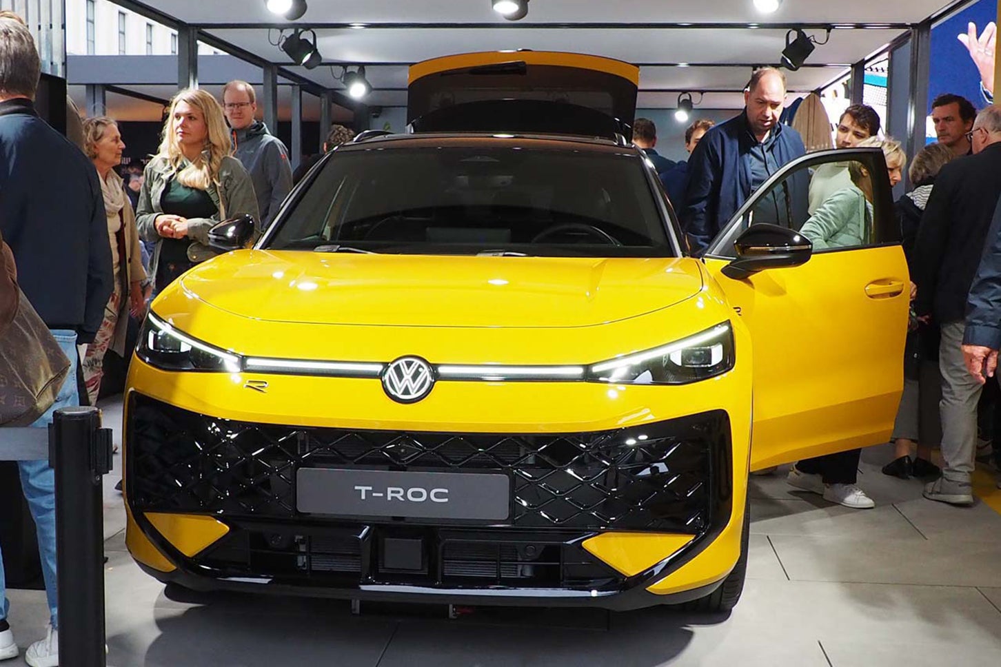 新たに発表された新型「T-ROC」。2026年にもフルハイブリッド化され、トランスミッションとしてDSGを組み合わせることが発表された