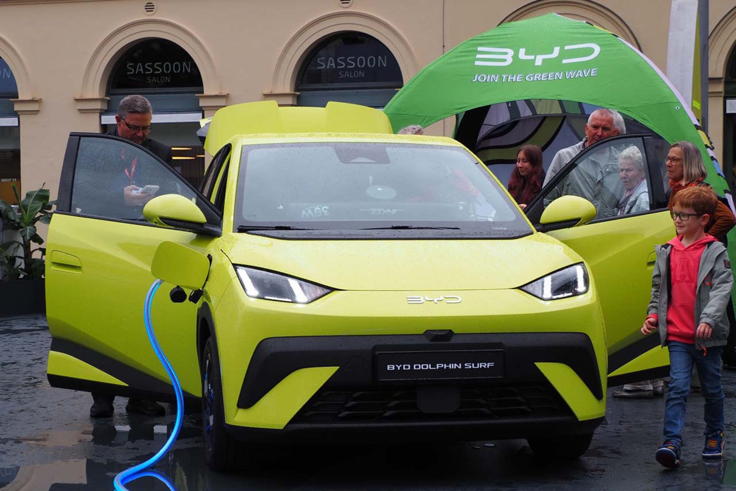 BYDは欧州での関税を回避するためハンガリーで「ドルフィン サーフ」生産することを発表した