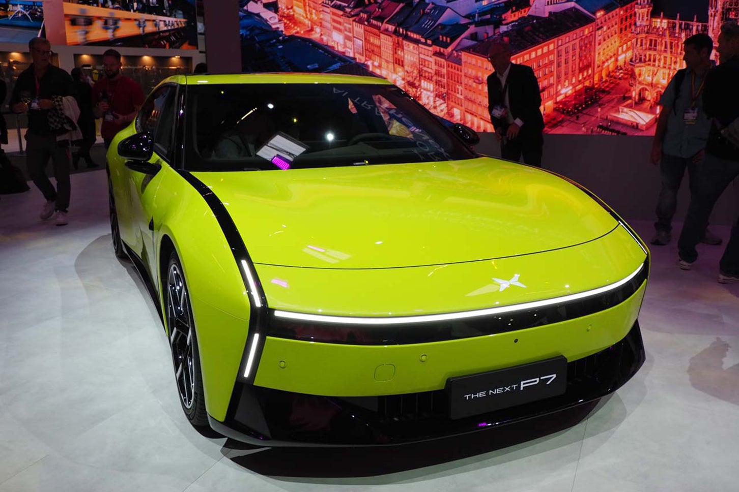 シャオペンは高級セダン「P7」の第2世代モデルを発表。AIを活用した高級車としての新たな進化を体現したモデルとした